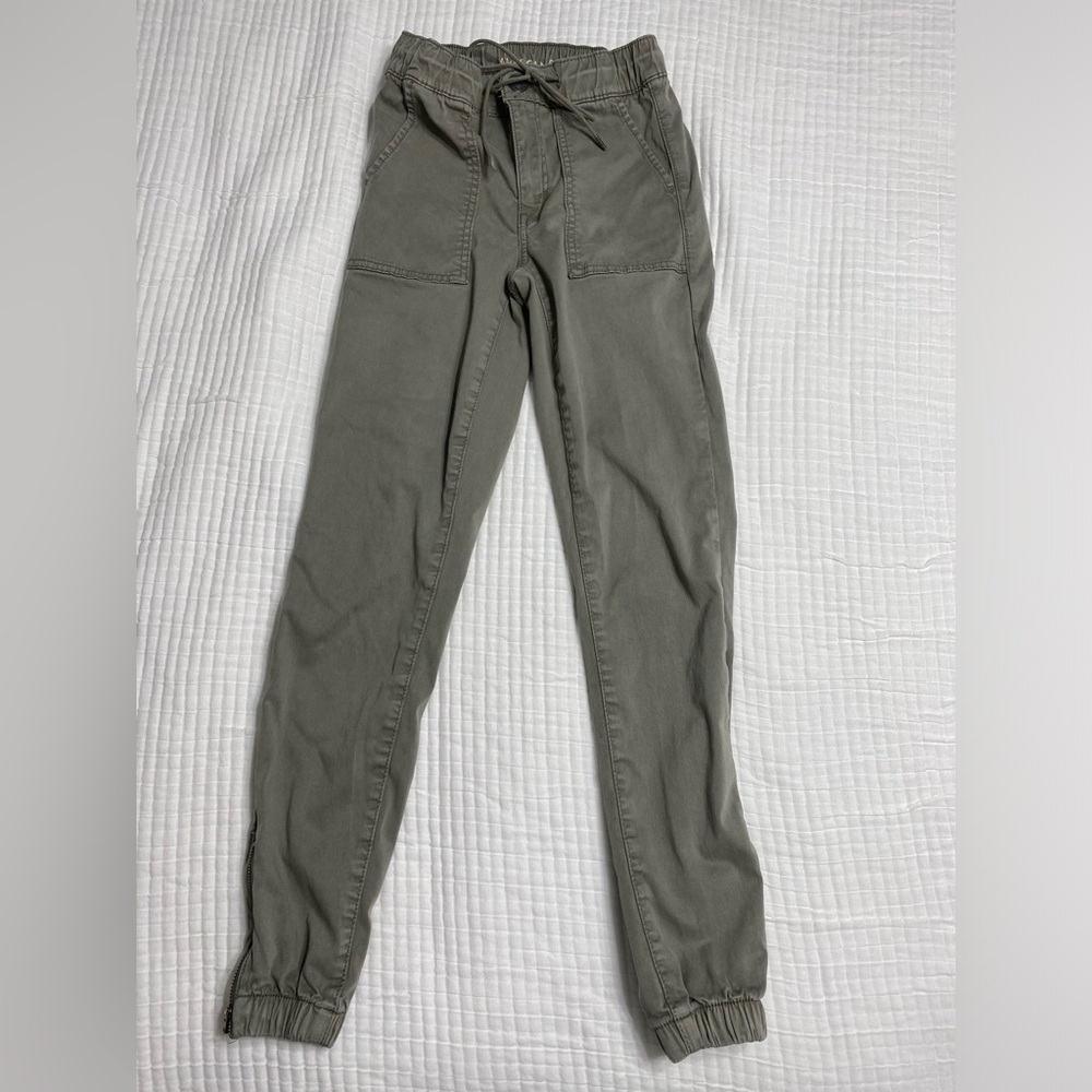 Women American Eagle Outfitters ankle zip cargo pants